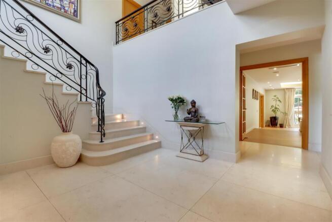 FOYER.jpg
