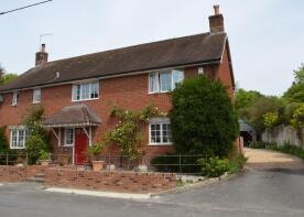 Lillian Cottage, War Memorial To Amen Corner - Street, Wimborne BH21 5HA