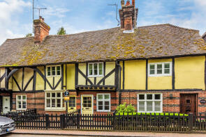 2, Alms Row, High Street, Westerham TN16 1HU