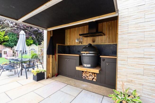 Outdoor Kitchen
