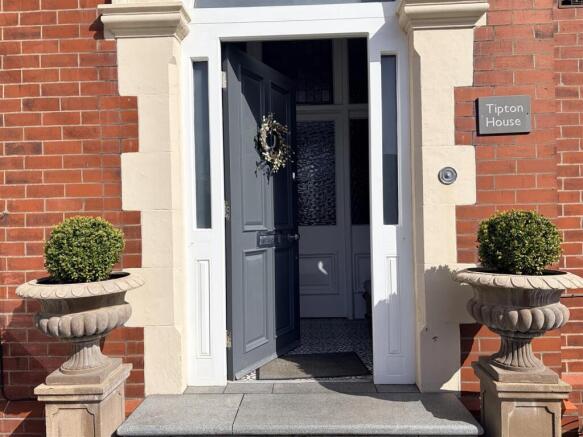 ENTRANCE VESTIBULE