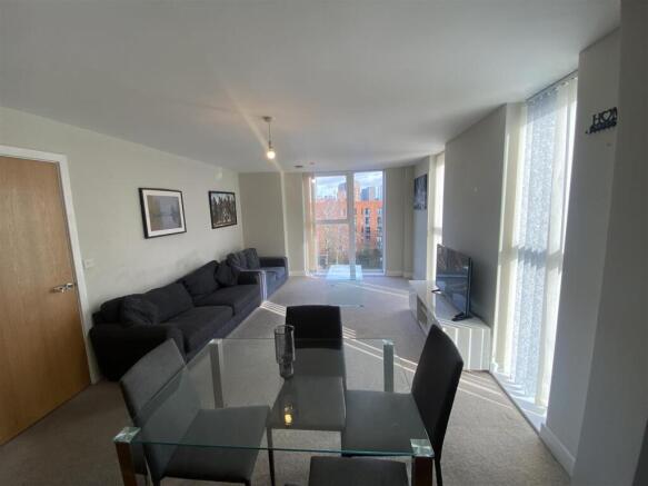Lounge/Kitchen