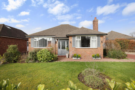 Wensleydale Avenue, Cheadle, SK8 1QJ