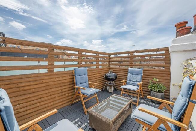 Top Floor 20 Glenrosa Street-11.jpg