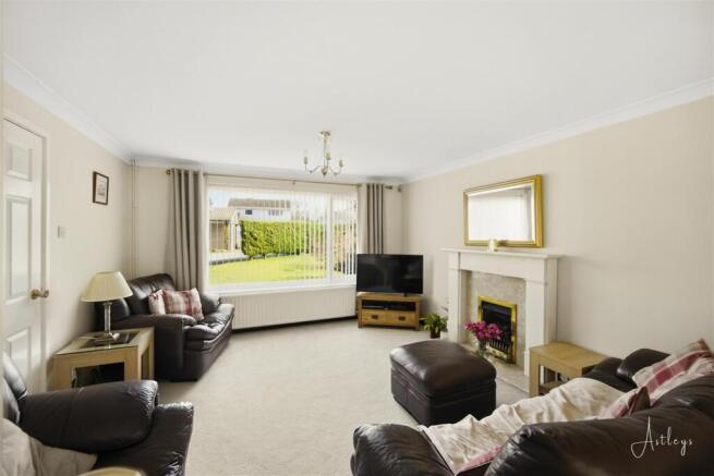 Lounge/Dining Room