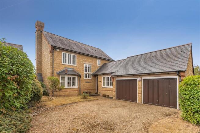 4 Raincliffe Close, Aynho-2.jpg