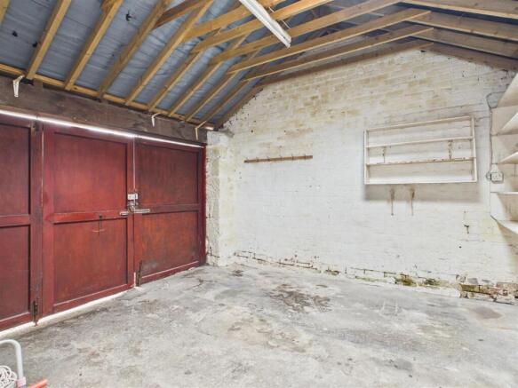 Garage/Workshop