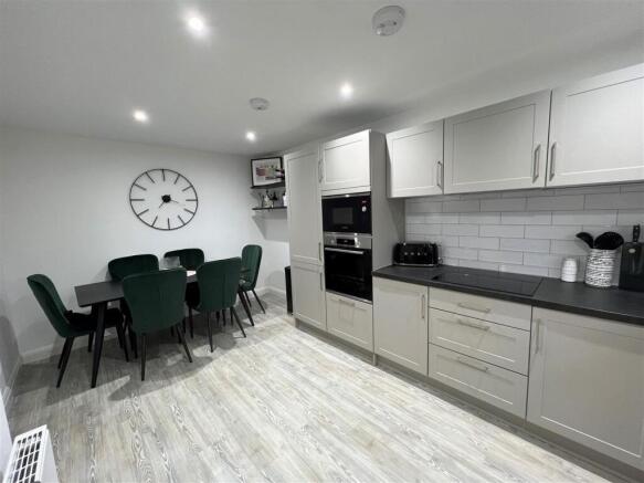 ASPEN - Harvard Pebble doors, Copper Slate worktop