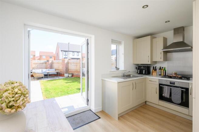 KITCHEN/DINING