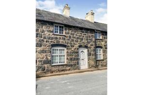 1 Enlli, Church Street, Bala LL23 7UA