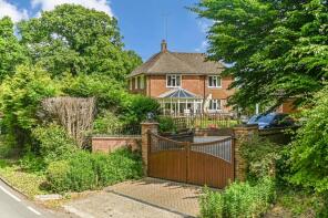 Oak Tree House, Hornash Lane, Ashford TN26 1HY