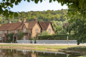 Candle Cottage, Stocks Road, Aldbury, Tring HP23 5RU