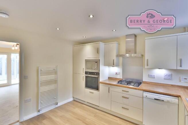 KITCHEN / BREAKFAST