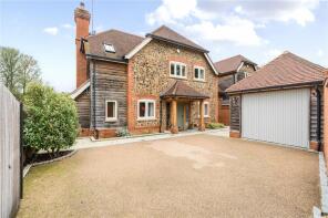Swan House, East Bridge Close, Tilford, Farnham GU10 2AG
