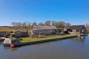 Repps Riverholme, Riverside, Repps With Bastwick NR29 5JX