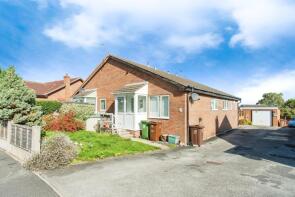 16, St Andrews Drive, Featherstone, Pontefract WF7 6NE