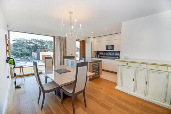 Dining/Kitchen
