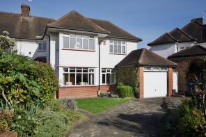 4, Meadway, London N14 6NT
