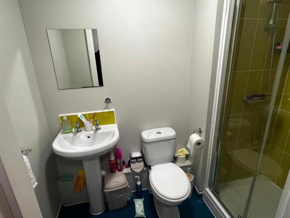 Bathroom Shot 2.jpg
