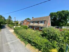 Bali-hi, Holly Lane, Lymington SO41 5QY