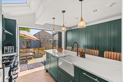 Albert Road North, Reigate, RH2