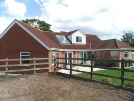 Hillcrest, Brambleberry Lane, Skegness PE24 5DQ
