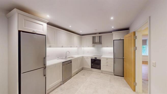 MODERN SPACIOUS KITCHEN/DINER
