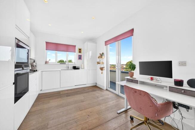 Open-plan living / kitchen / dining area