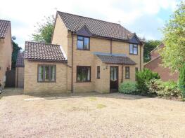 40, Oakwood Park, Saxmundham IP17 3JU