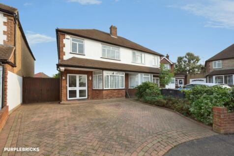 Cumberland Drive, Chessington, KT9