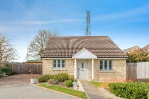 8, Robinscroft, Swindon SN25 2TH