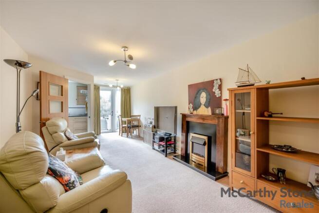 8666418-interior01.jpg