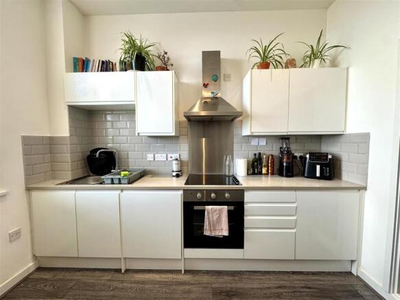 Kitchen 2.jpeg