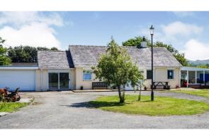 Ty'n Mwd, Road From Dinas Dinlle Beach Road To Dinlle Caravan Site, Caernarfon LL54 5TW