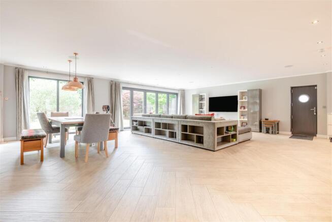 8646188-interior10.jpg