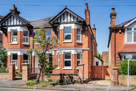 Wodeland Avenue, Guildford, GU2