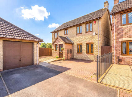 Home Farm Court, St Georges - GREAT LOCATION