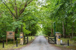 15 The Courtyard, Holwood Estate, Westerham Road, Keston BR2 6HZ