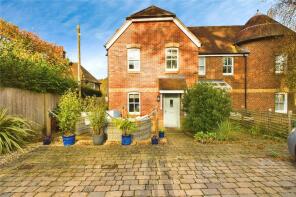 2, Tree Cottages, Reading Road, Lower Basildon, Reading RG8 9NN