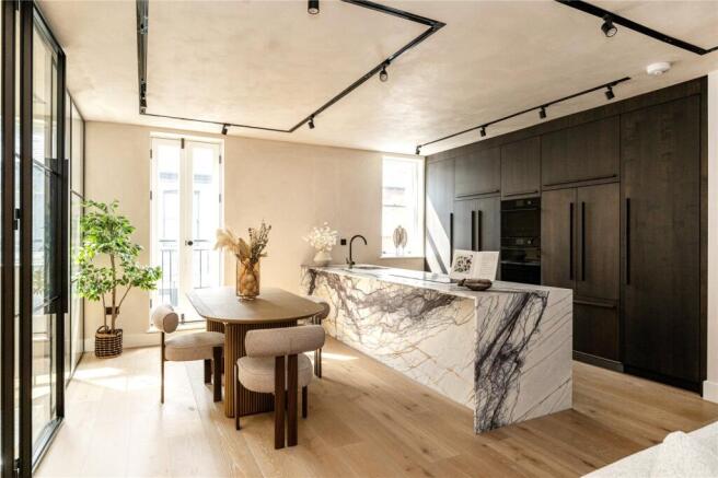 Kitchen & Dining