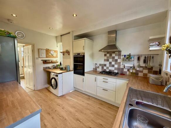 KITCHEN/BREAKFAST ROOM