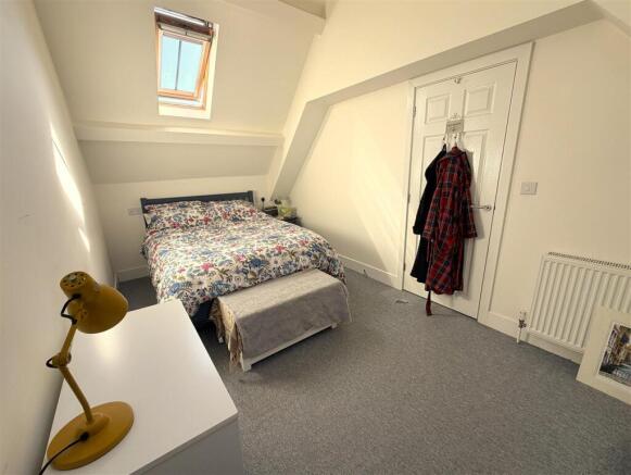 Bedroom 1.jpg
