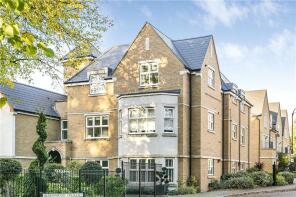 Flat 9, Dorney House, Queenswood Crescent, Egham TW20 0AS