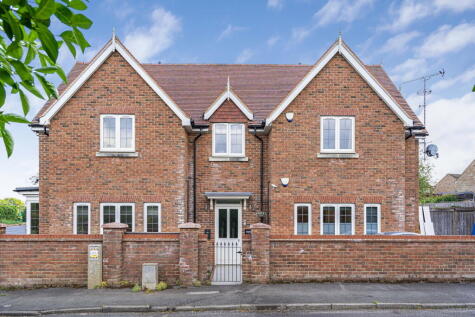 Guildford Road Effingham KT24