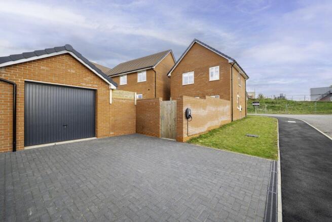 03 front - 3 bedroom detached (house) at Brick K