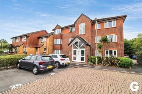 Charing Close, Ringwood, Hampshire, BH24
