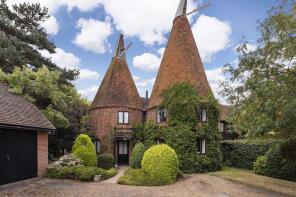 The Oast House, Hale Farm, Hartlake Road, Tudeley, Tonbridge TN11 0PQ