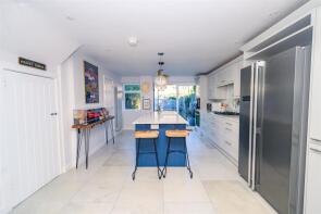 37, Chapel Close, Watford WD25 7AR