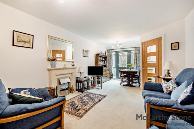 8679093-interior16-800.jpg