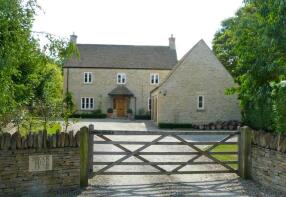 Brockhill House, 3/171 County Boundary To High Street Kempsford, Fairford GL7 4DY